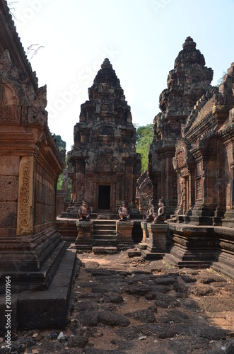 Banteay Srei angkor cambodia ancient sculpture relief