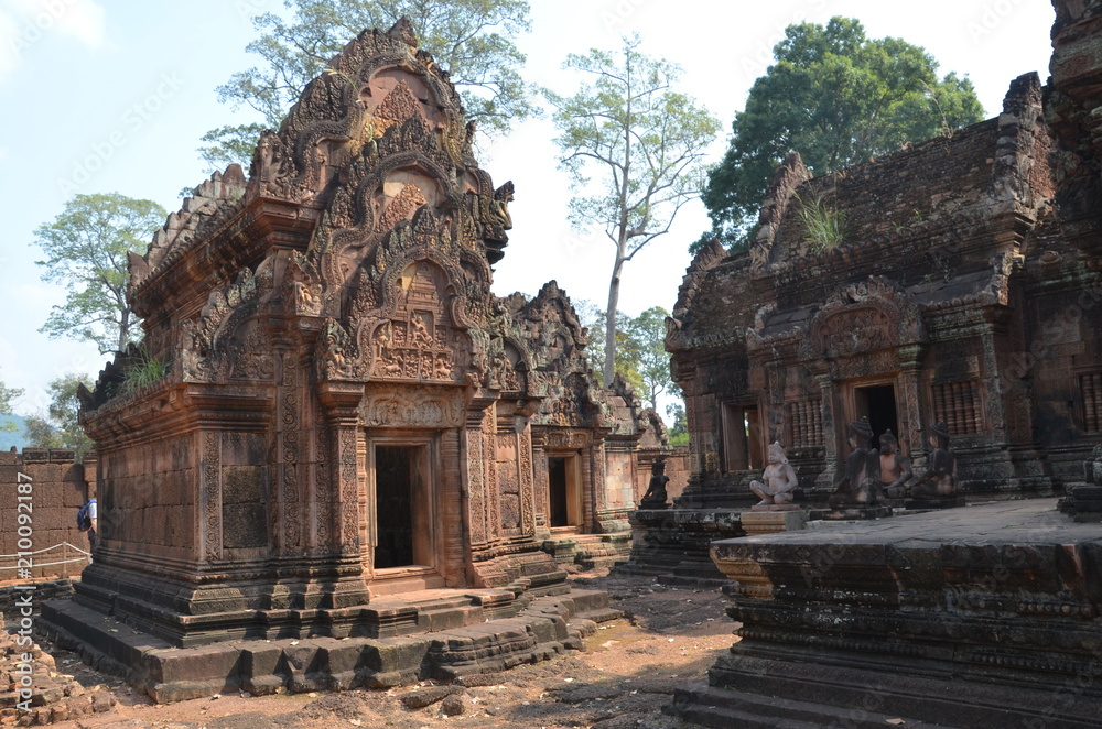 Banteay Srei angkor cambodia ancient sculpture relief