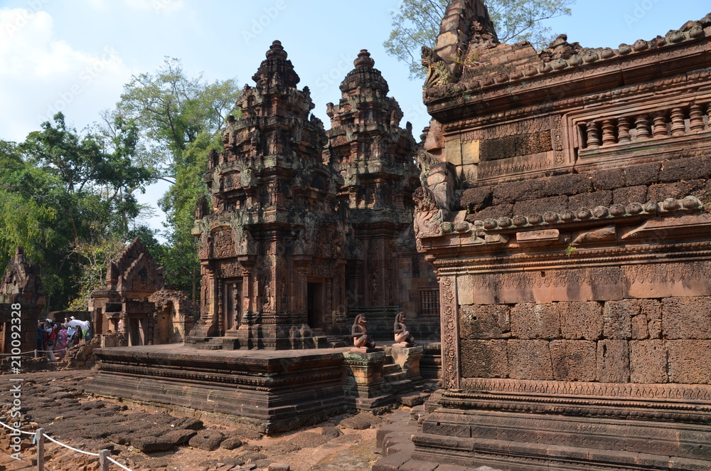 Naklejka premium Banteay Srei angkor cambodia ancient sculpture relief