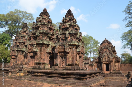 Banteay Srei angkor cambodia ancient sculpture relief