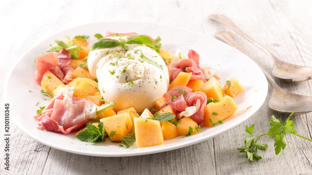 melon salad with mozzarella