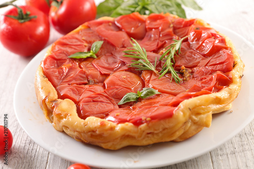 Fototapeta Naklejka Na Ścianę i Meble -  tomato quiche, tart tatin