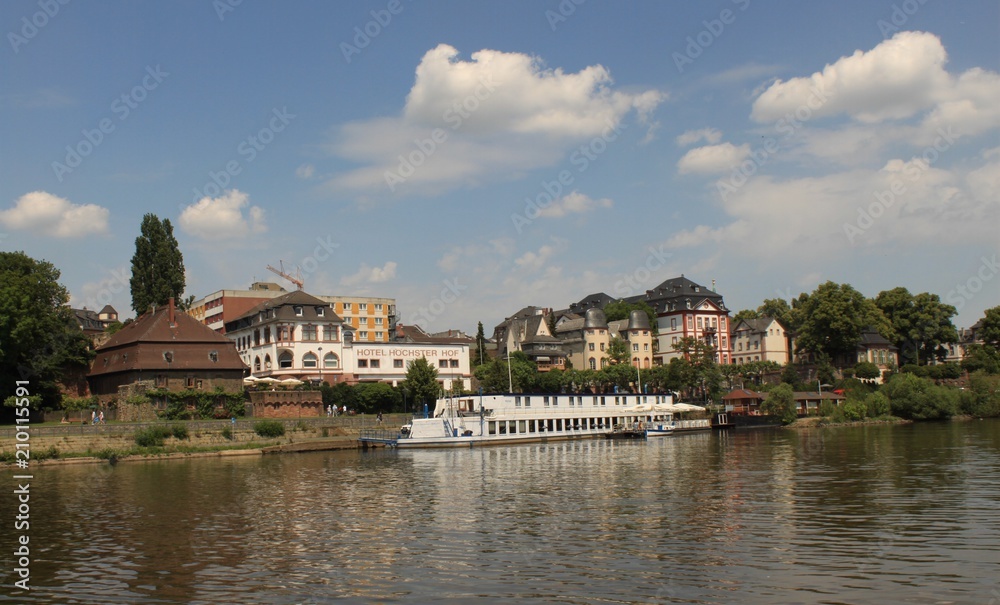 Mainufer in Frankfurt-Höchst Mainufer in Frankfurt-Höchst