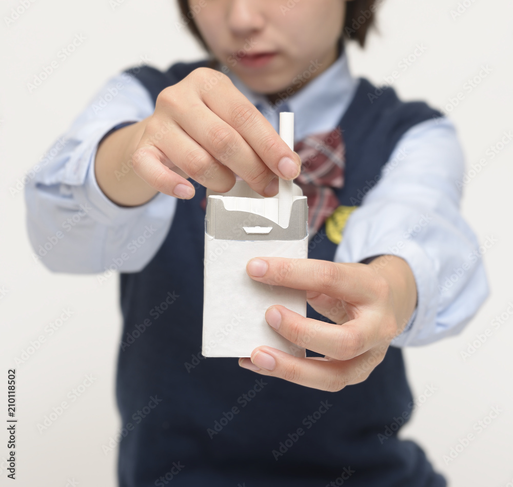 タバコを吸う女子高校生stock Photo Adobe Stock