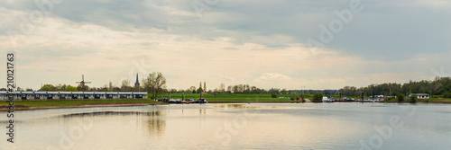 Cuadro en lienzo Lake landscape