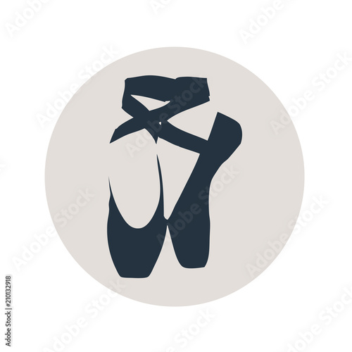 Icono plano zapatillas ballet en espacio negativo en circulo gris