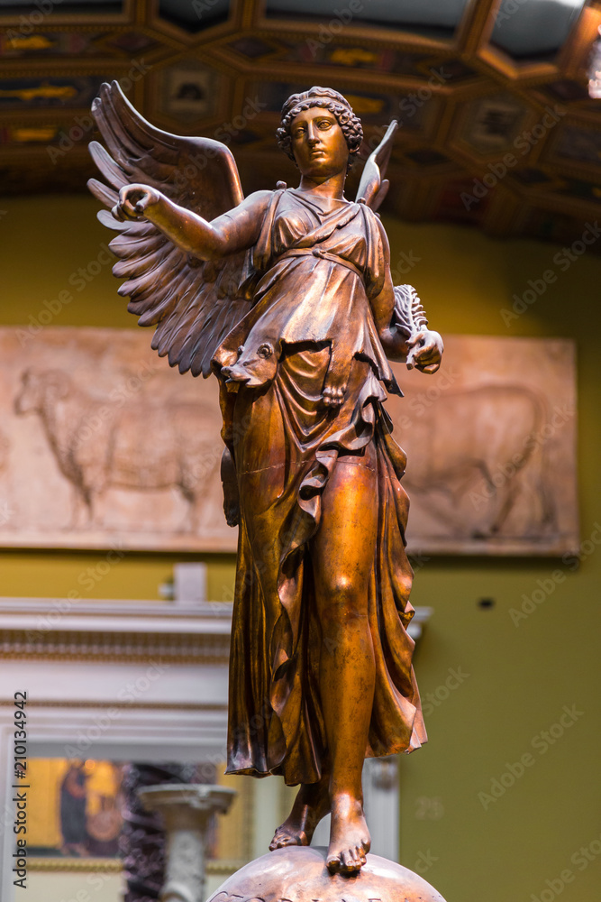 vieren shampoo Encommium Nike Goddess of Victory Statue on the Victoria Monument ancient sculpture  Stock Photo | Adobe Stock
