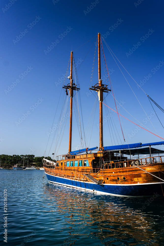 Obraz premium Mediterranean traditional colorful boats in Malta
