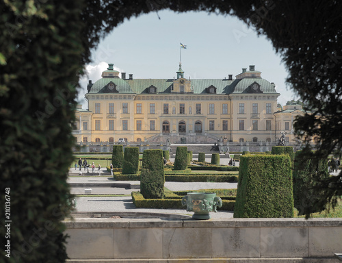 Scorcio del castello di Drottningholm e giardini, Ekero, Svezia photo