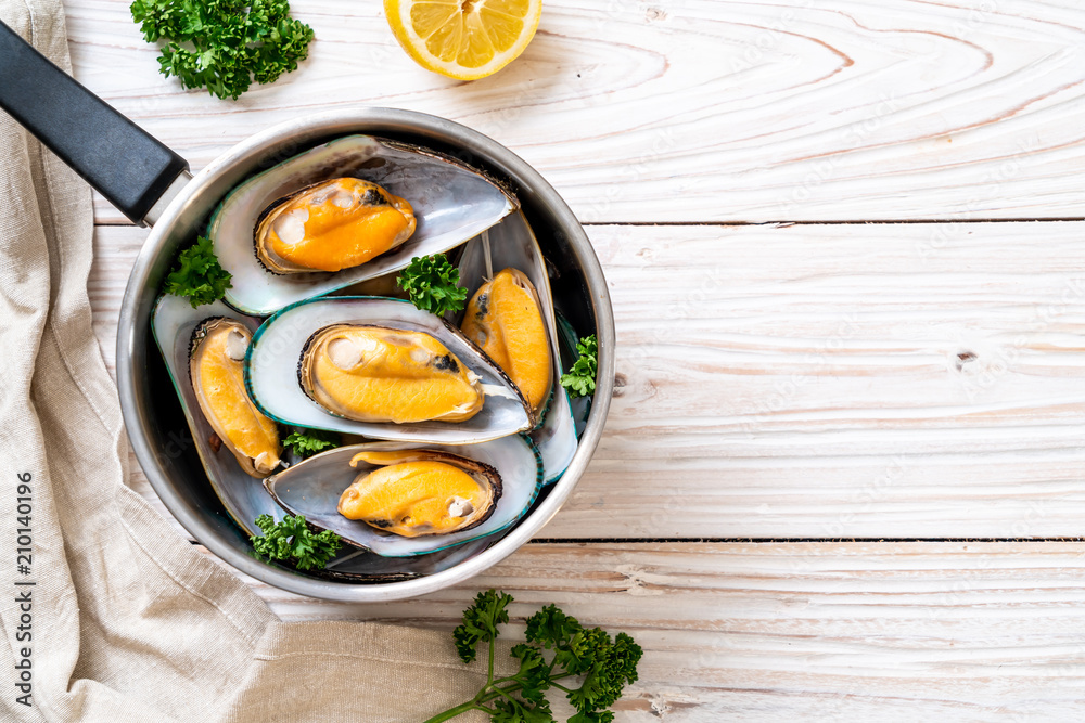 mussels with lemon and parsley mussels with lemon and parsley