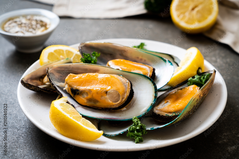 mussels with lemon and parsley mussels with lemon and parsley