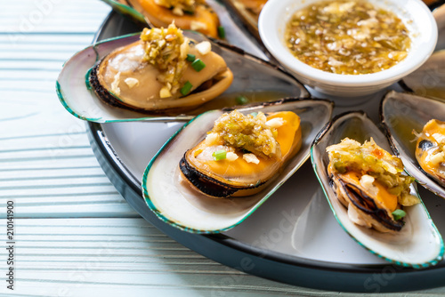 mussels with spicy seafood sauce