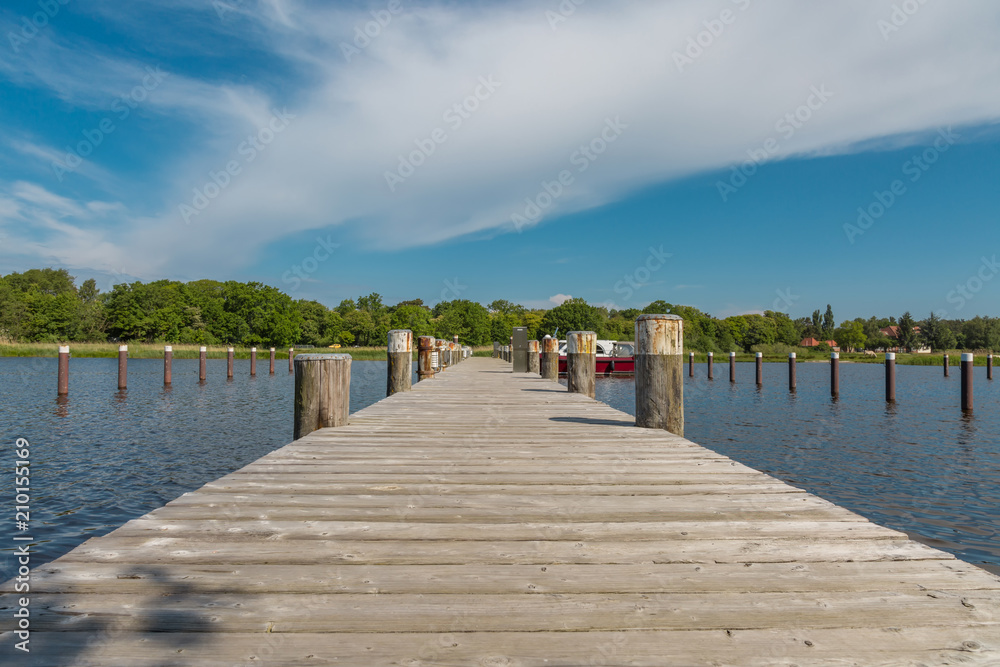 Naklejka premium Bootsanlegestelle am Bodden in Mecklenburg-Vorpommern