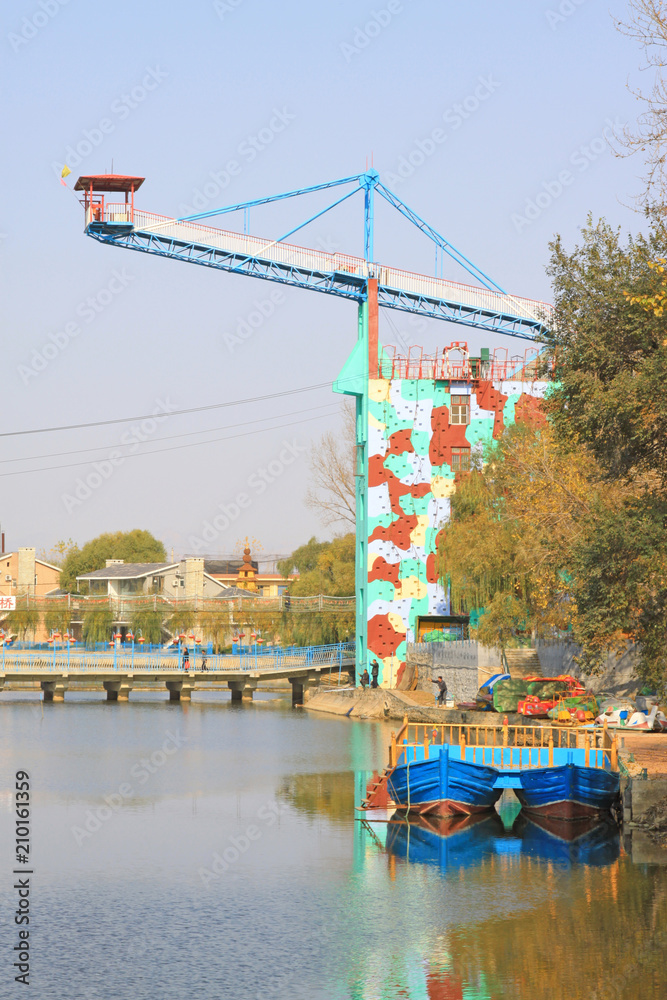 Fototapeta premium bungee jumping and trees in a park