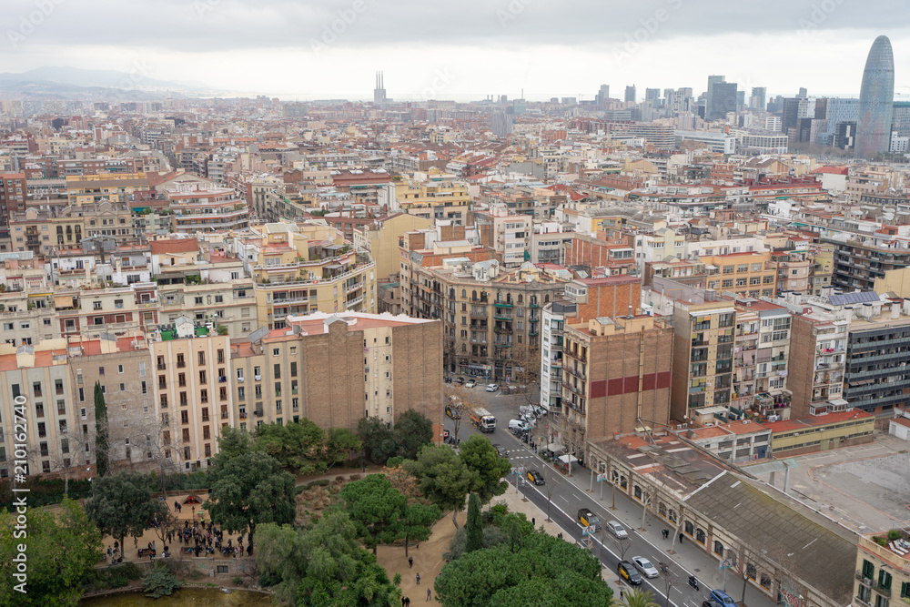 サグラダ・ファミリアの生誕のファザードから見るバルセロナ市街風景
