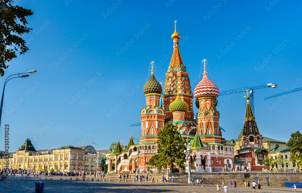 Fototapeta premium Saint Basil Cathedral in Red Square of Moscow