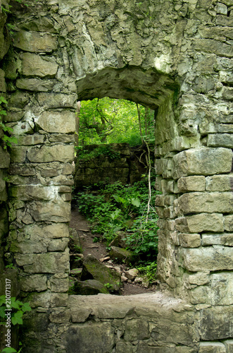 Fototapeta Naklejka Na Ścianę i Meble -  Old Stone Doorway Ruins