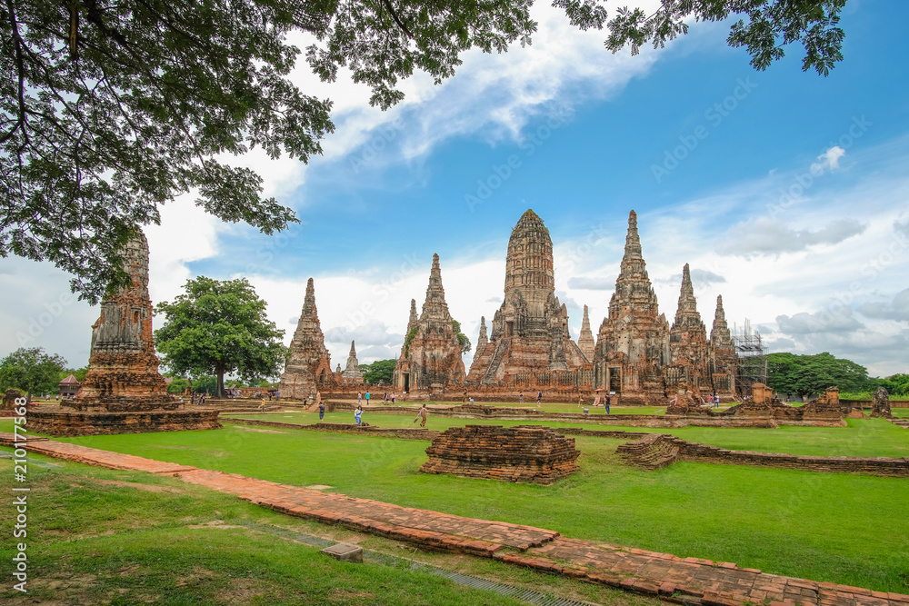 Fototapeta premium Chaiwatthanaram temple, Buddha temple in Ayutthaya, thailand.