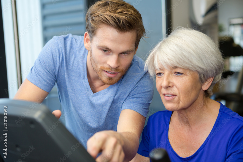 learning a new trainer in the gym