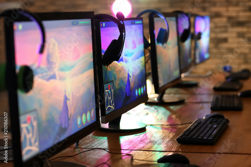 Fotografie Computer monitors for video games tournament on table