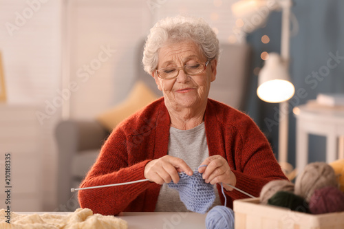 Senior woman knitting warm ...