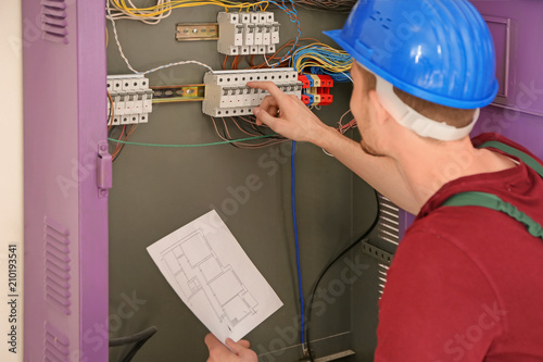 Electrician with circuit di...