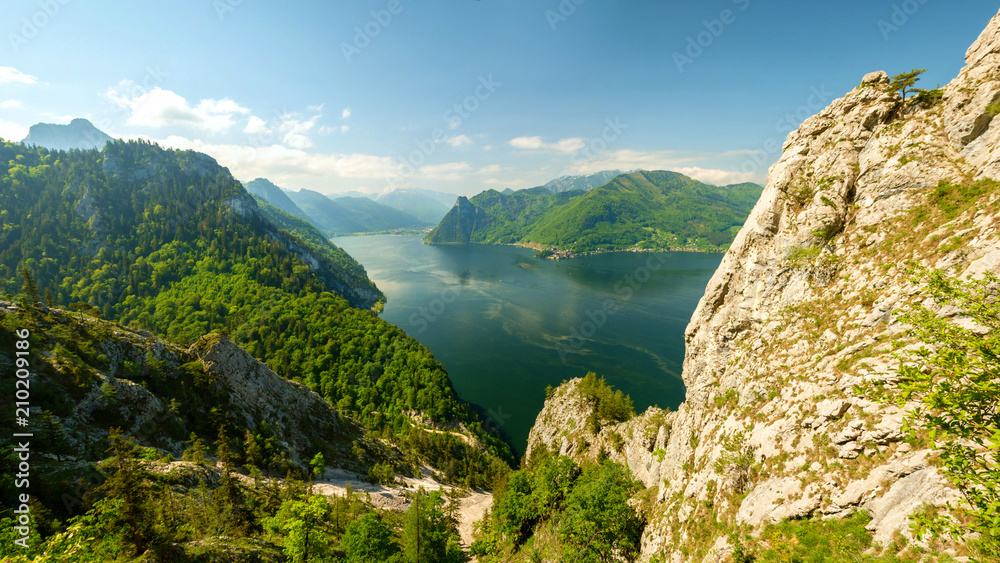 Fototapeta premium Wonderful mountains scenery over Traunsee lake, Salzkammergut, Austria