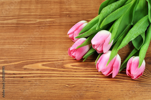 Fototapeta Naklejka Na Ścianę i Meble -  tulips on a wooden surface