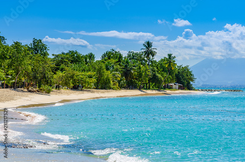 Wundervoller wei  er Strand auf Grande-Terre  Guadeloupe  Karibik