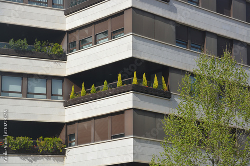 Obraz na płótnie edificio con terrazas w salonie