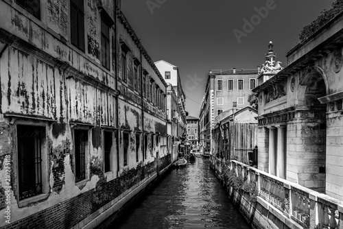 Fototapeta Naklejka Na Ścianę i Meble -  Venice, Italy. Some streets look sad . Black and white