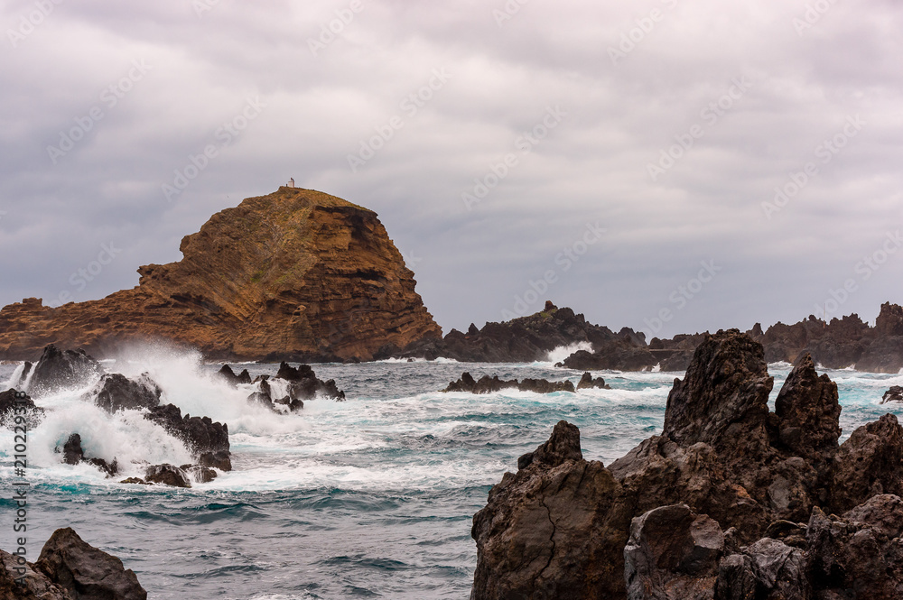 Insel Ilhéu Molen der Küste von Porto Moniz, Madeira, Portugal