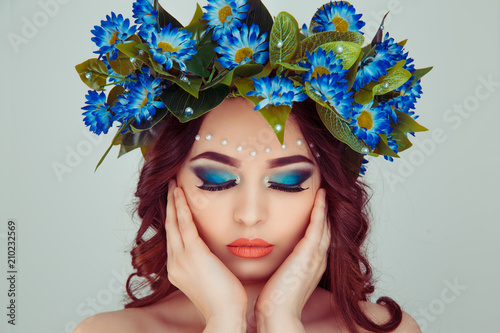 model with blue daisy flowers on head © hbrh
