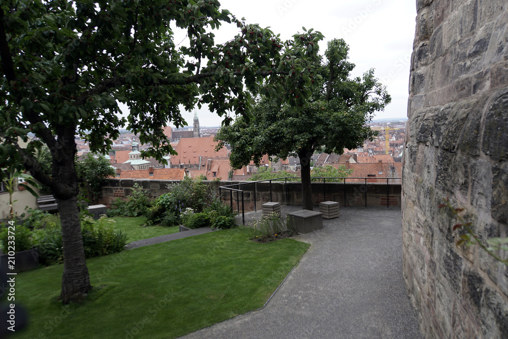 historische Altstadt Nürnberg - Blick in den Merian-Garten