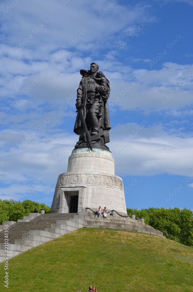 Soviet War Memorial Treptower Park soldier bronze sculpture