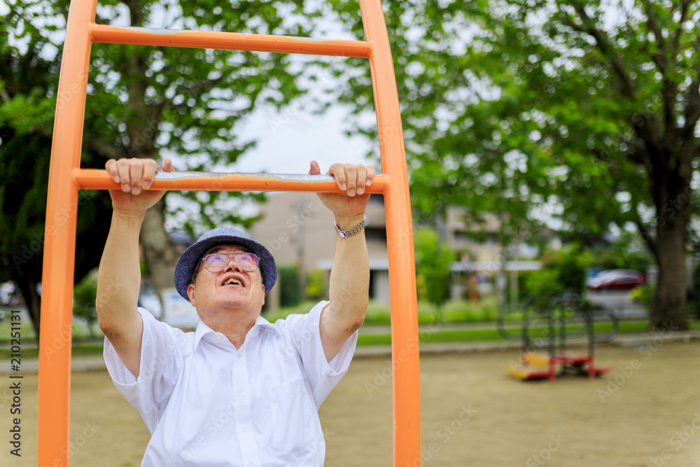 Obraz premium 健康器具と高齢男性