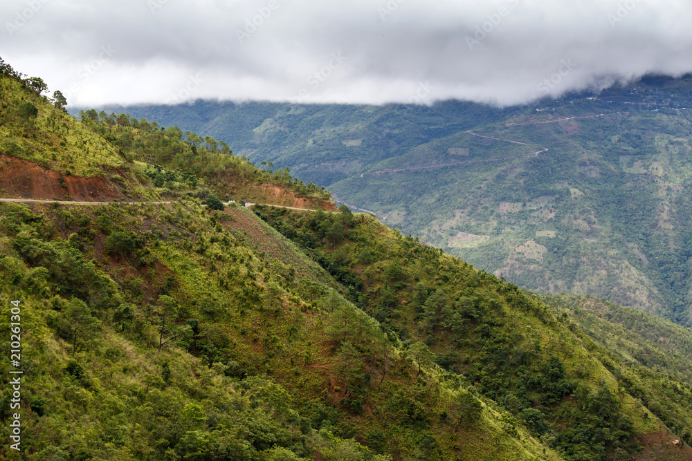 Fototapeta premium Dirt Road, stan Chin, Myanmar