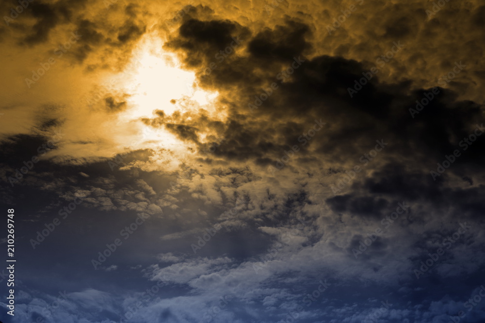 Obraz premium Global warming, the sky of dark cloud was going to rain and rainstorm