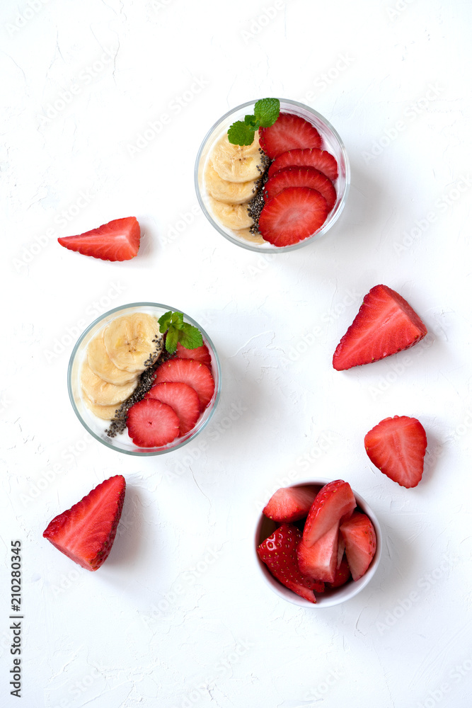 Fototapeta premium Strawberry and banana smoothie