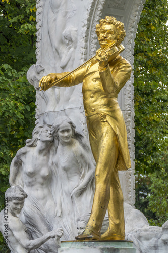 Monument to the composer Johann Strauss II, 1825-1899, Stadtpark municipal park, Vienna, Vienna State, Austria, Europe photo
