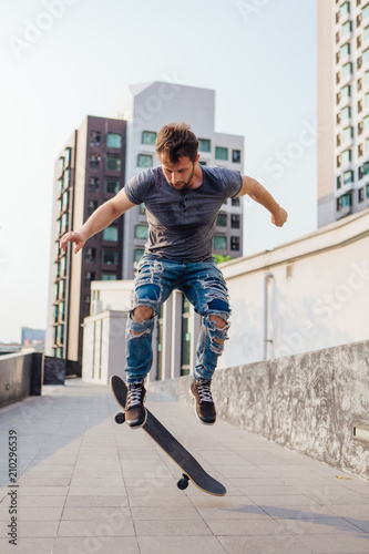 Принти на полотні Skateboarder doing a skateboard trick ollie