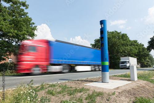 Mautkontrollsäule an einer Bundesstraße photo