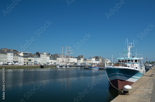 voilier en escale à cherbourg