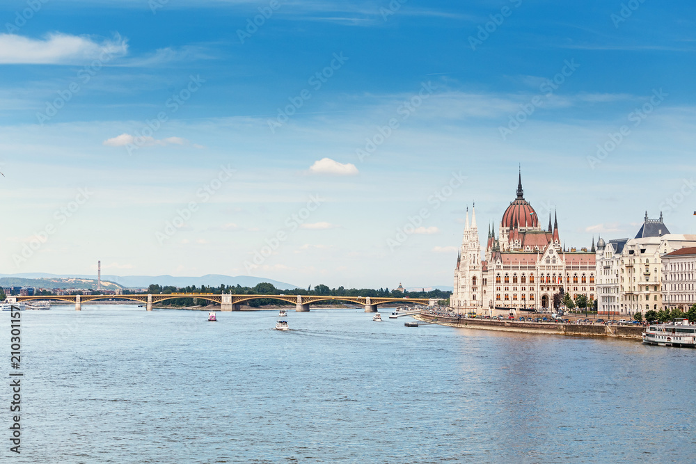 Obraz premium a classic view of the famous tourist attraction of Budapest - the Hungarian Parliament and the Danube River with ships