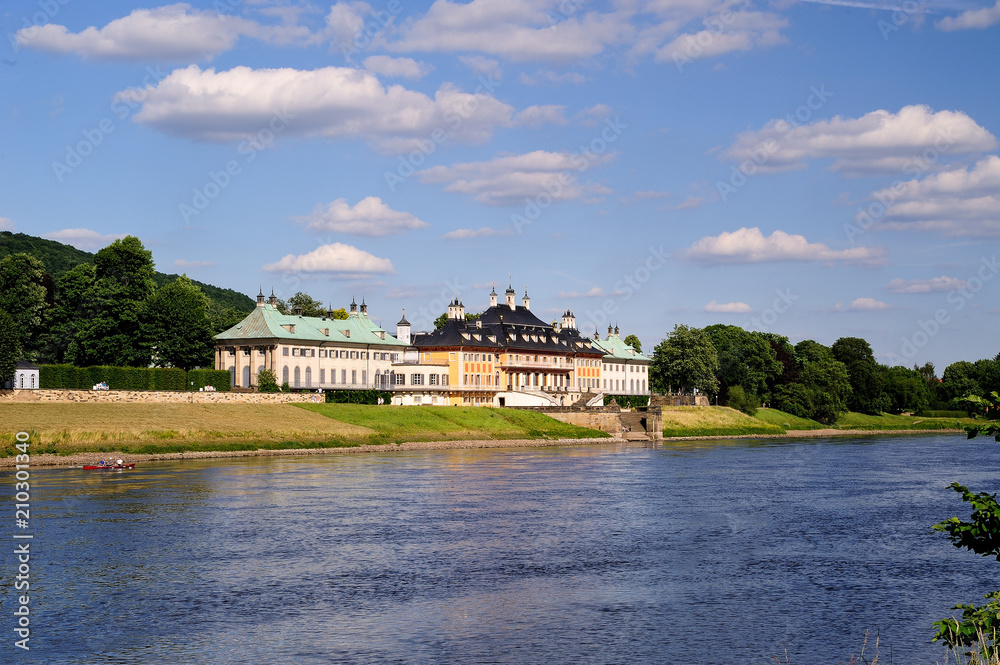 Panorama des Wasserpalais an der Elbe, Schloss Pillnitz, Pillnitz, Sachsen, Deutschland, Europa