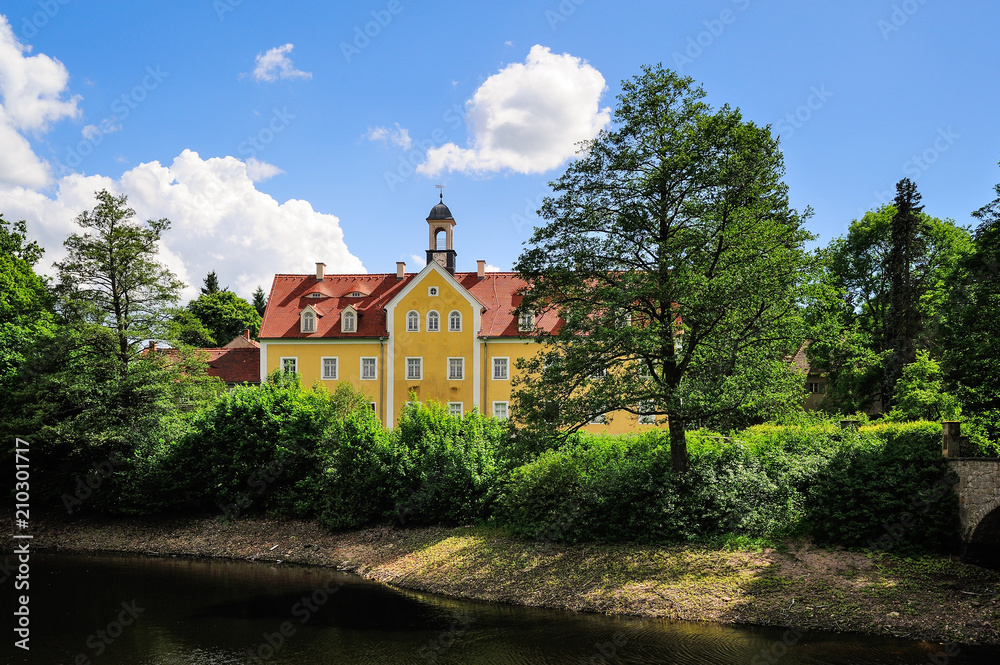 Fototapeta premium Jagdschloss Grillenburg, Kurort Hartha, Tharandter Wald, Landkreis Sächsische Schweiz-Osterzgebirge, Sachsen, Deutschland, Europa