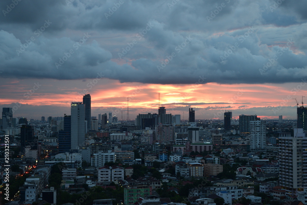 Fototapeta premium dark could and sunset in the Bangkok city 