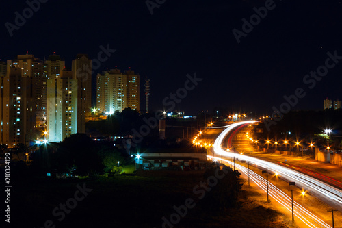 Rastro de Luz em Londrina © JooVictor