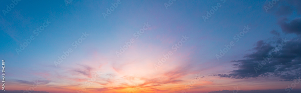 Obraz premium Kolorowe niebo zachód słońca