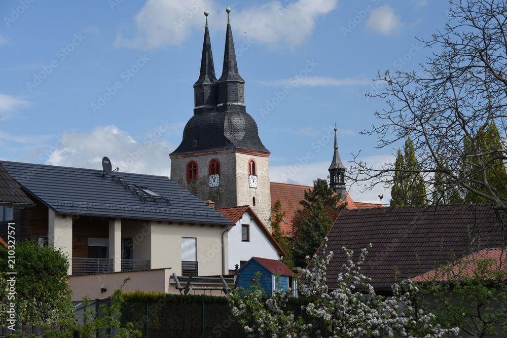 Kirche und Kriegerdenkmal 1914-1918 in Krostitz